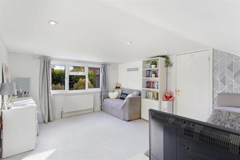 25 Beech Way, Epsom, KT17 4NG