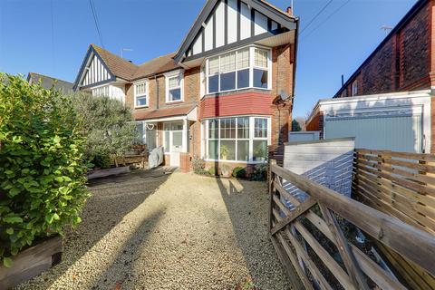 3 bedroom flat for sale, Longfellow Road, Worthing BN11