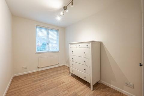 2 bedroom flat to rent, HOLDEN ROAD, Woodside Park, London, N12