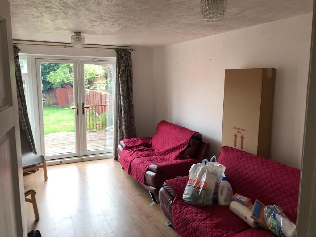Well presented two bed fully furnished house