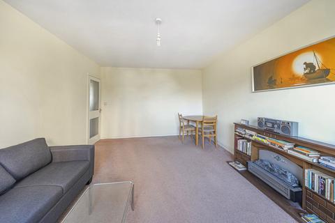 2 bedroom apartment for sale, Byron Way, Northolt, Middlesex