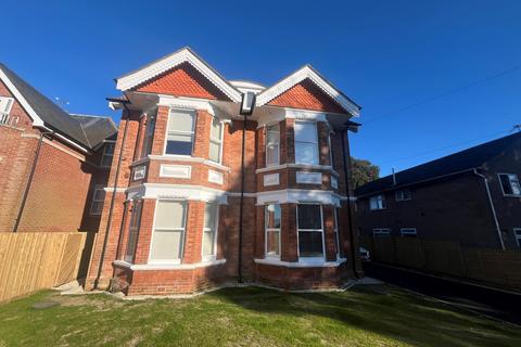 Studio to rent, Southbourne Road, Bournemouth, BH6