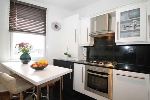 1 bedroom flat to rent, The Green, Twickenham TW2