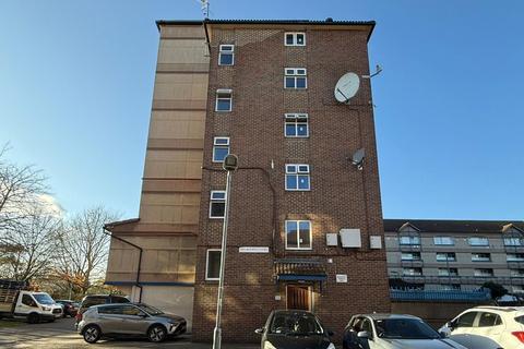 3 bedroom flat for sale, 338 Melbourne Court, Holdbrook South, Waltham Cross, Hertfordshire, EN8 7SP