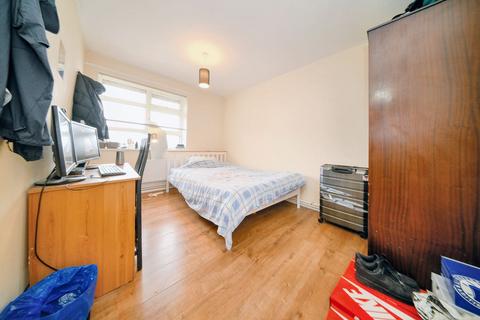 3 bedroom flat for sale, 338 Melbourne Court, Holdbrook South, Waltham Cross, Hertfordshire, EN8 7SP