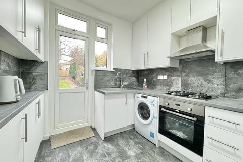 3 bedroom semi-detached house to rent, Woodland Way, London N21