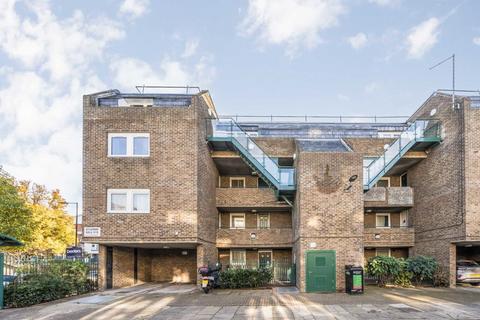 2 bedroom flat for sale, Sycamore Walk, London W10