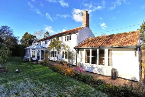 Woodside, 24 Newgate, Kirby Cane, Bungay, NR35 2PP