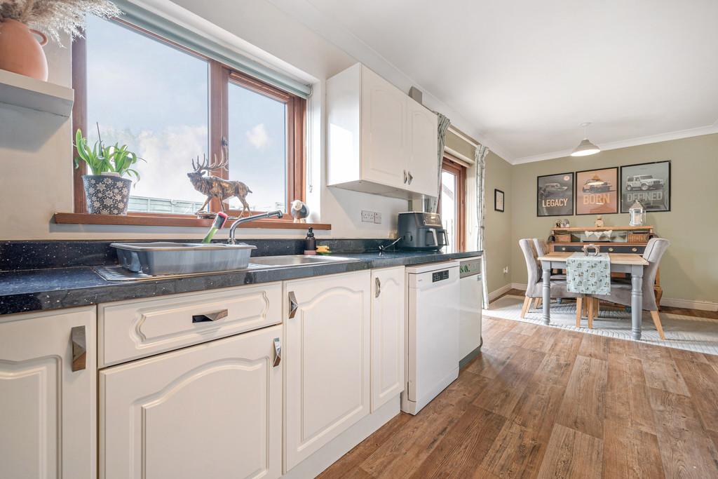 Kitchen/ Dining Room