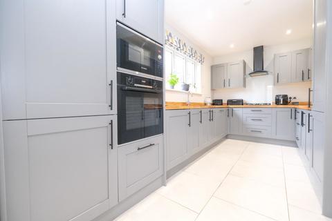 3 bedroom end of terrace house for sale, Chipperfield Road, Orpington