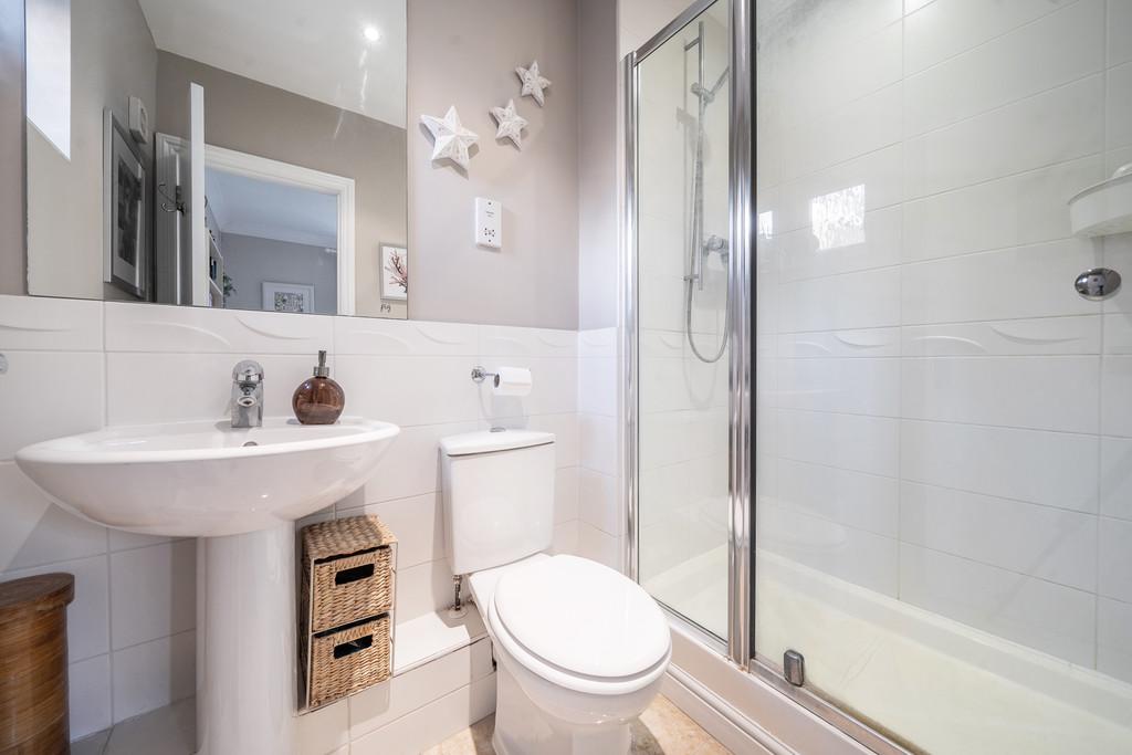 Ensuite to bedroom 1