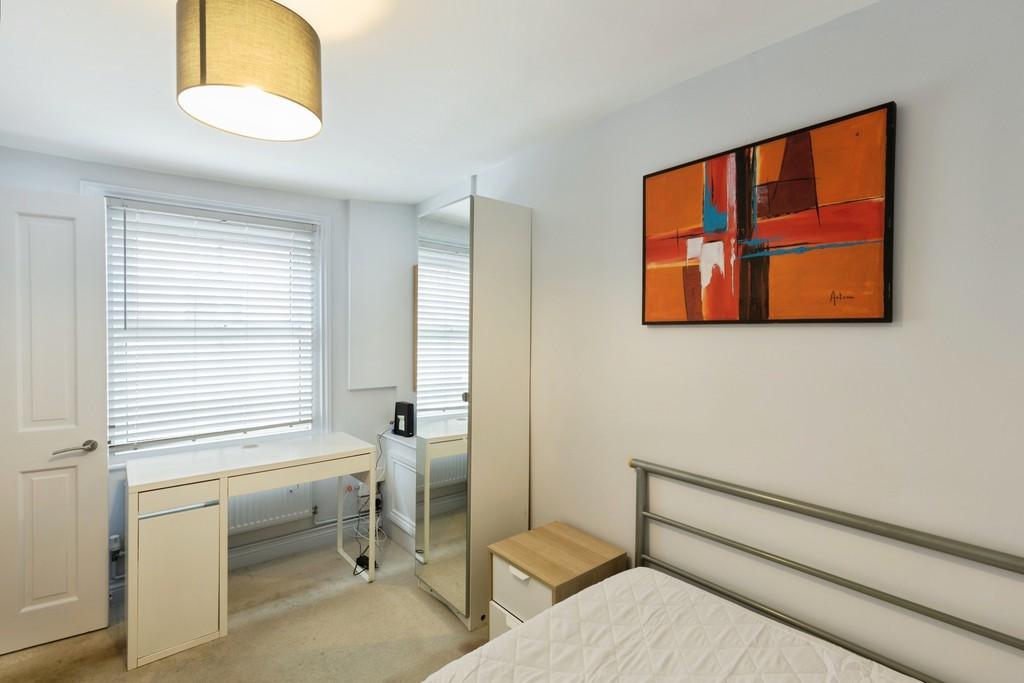 98c80b12-bedroom