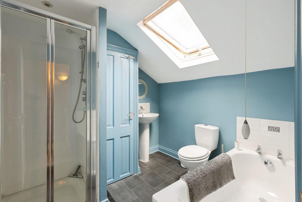 92f75a0b-bathroom