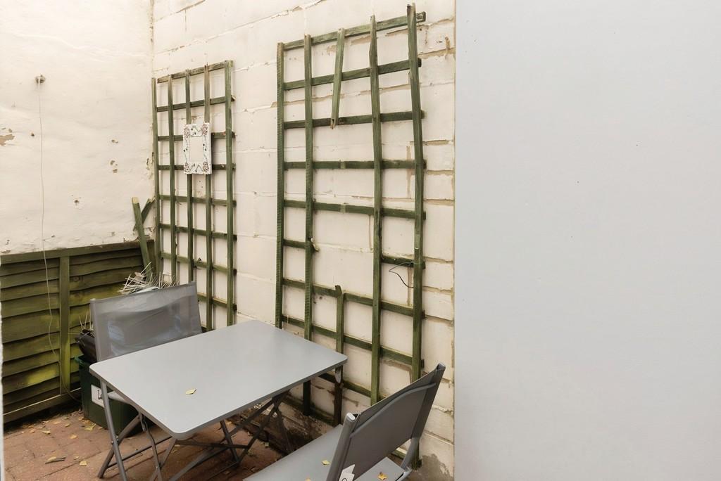 3122c44b-courtyard