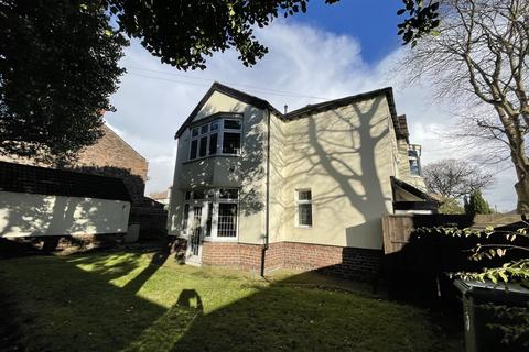 4 bedroom semi-detached house to rent, Heathfield Road, Liverpool