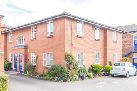 2 bedroom flat to rent, Irthlingborough Road, Wellingborough NN8