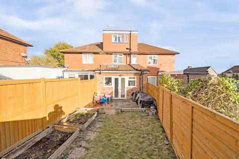 3 bedroom terraced house for sale, Thornton Road, Carshalton