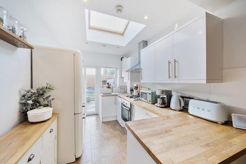 203 Thornton Road, Carshalton, SM5 1NG