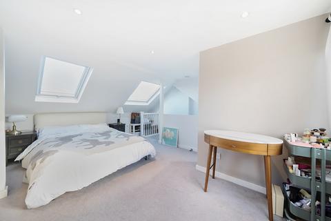 203 Thornton Road, Carshalton, SM5 1NG
