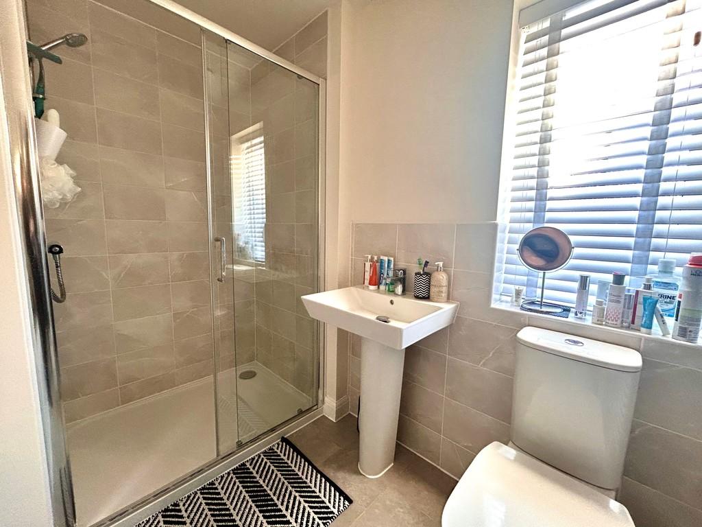 39 neptune en-suite 1