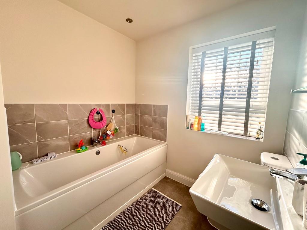39 neptune bathroom