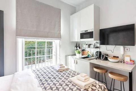 Studio to rent, Oakley Square, Mornington Crescent, Euston Camden, London, NW1