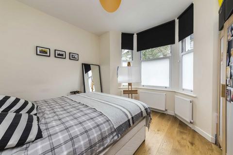 3 bedroom flat to rent, Corrance Road, London SW2