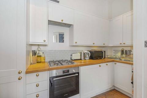 2 bedroom flat to rent, Gauden Road, London SW4