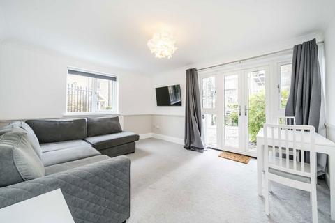 1 bedroom flat for sale, Thames Close, Hampton TW12