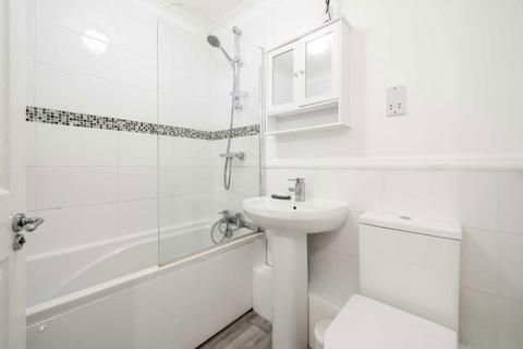 1 bedroom flat for sale, Thames Close, Hampton TW12