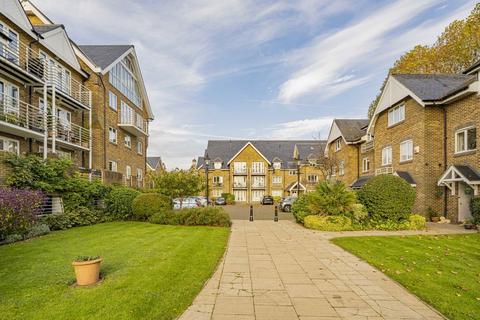 61 Thames Close, Hampton, TW12 2ET