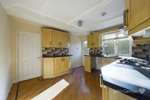 4 bedroom detached house to rent, Hilltop, Oakwood