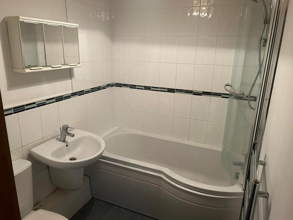 Flat 3 eran house weat ave bathroom