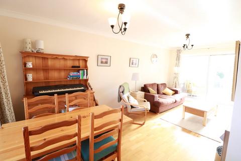 2 bedroom end of terrace house to rent, Scott Road, Solihull B92