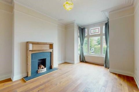 4 bedroom terraced house to rent, Oak Avenue, Burley in Wharfedale, Ilkley, LS29