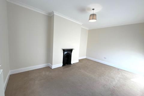 4 bedroom terraced house to rent, Oak Avenue, Burley in Wharfedale, Ilkley, LS29