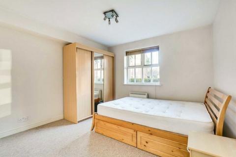 2 bedroom flat to rent, Massingberd Way, London SW17