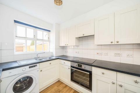 2 bedroom flat to rent, Massingberd Way, London SW17