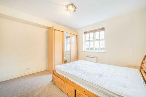 2 bedroom flat to rent, Massingberd Way, London SW17