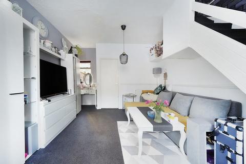 2 bedroom terraced house for sale, Chesthunte Road, London N17