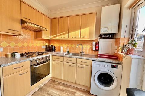 2 bedroom flat to rent, Frome Road, Turnpike Lane N22