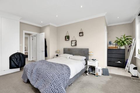 2 bedroom apartment for sale, Balham High Road, London