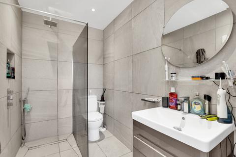 2 bedroom apartment for sale, Balham High Road, London