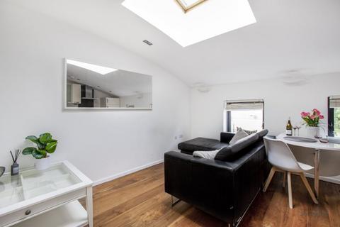2 bedroom flat to rent, Burder Road, Hackney N1