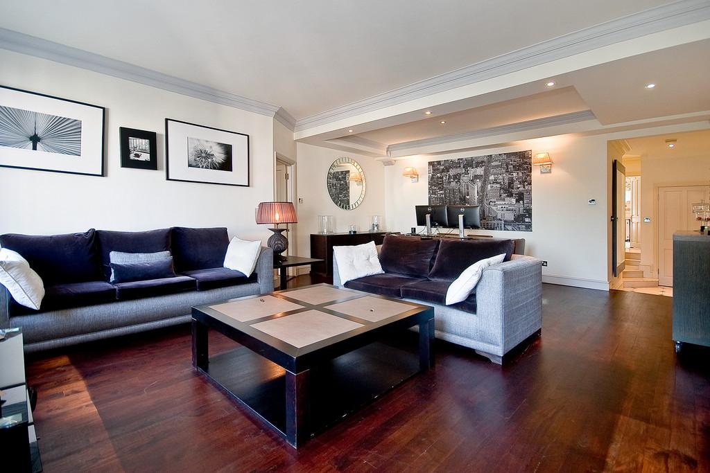 Ennismore Gardens, Knightsbridge SW7 2 bed apartment for sale - £2,450,000