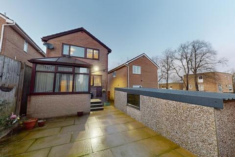 3 bedroom detached house to rent, Deanery Gardens BD10