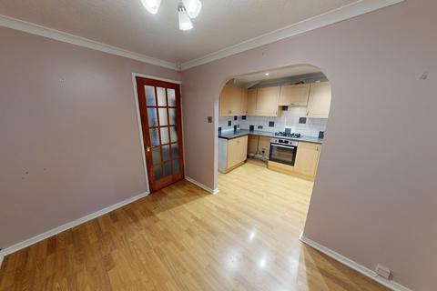 3 bedroom detached house to rent, Deanery Gardens BD10