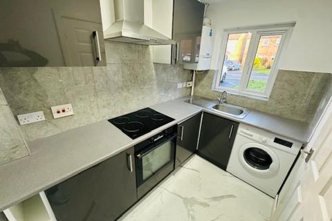 2 bedroom end of terrace house to rent, Muirfield Close, Beaumont Chase, Bolton