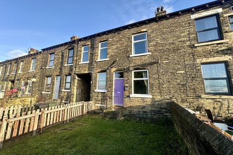 2 bedroom terraced house to rent, Stanacre Place, Bradford