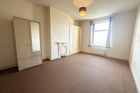 2 bedroom terraced house to rent, Stanacre Place, Bradford